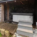 Lush With Bubble Bath And Sauna *