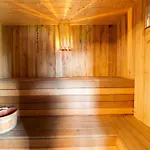 Lush With Bubble Bath And Sauna Vakantiehuis *