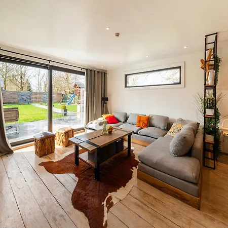 Ferienhaus Lush With Bubble Bath And Sauna Heure