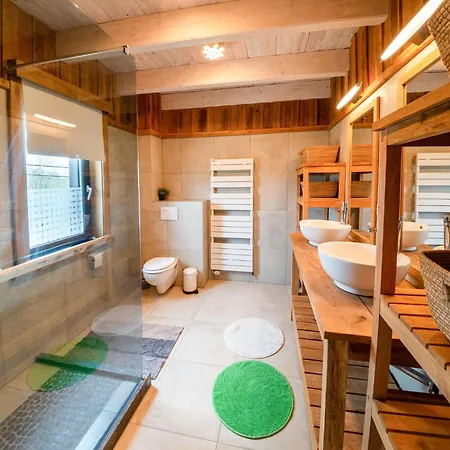 Lush With Bubble Bath And Sauna * Heure