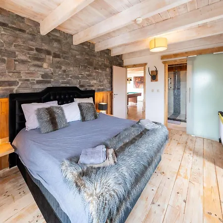 Holiday home Lush With Bubble Bath And Sauna