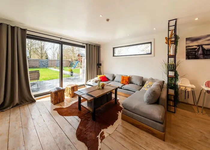 Holiday home Lush With Bubble Bath And Sauna Heure