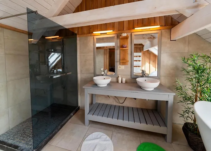 Lush With Bubble Bath And Sauna Holiday home Heure