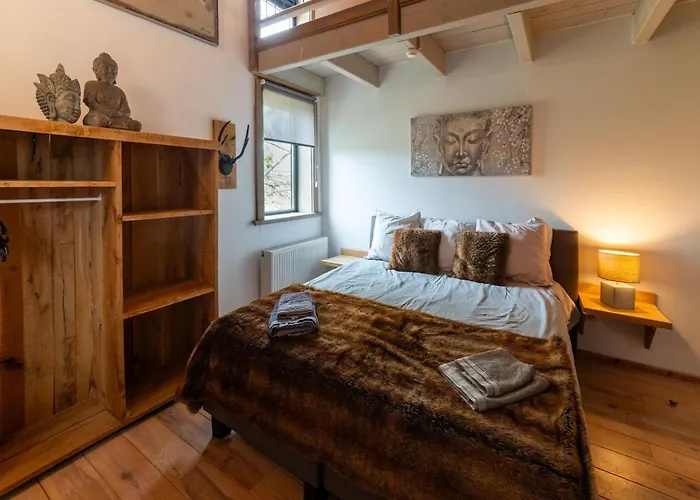 Holiday home Lush With Bubble Bath And Sauna Heure