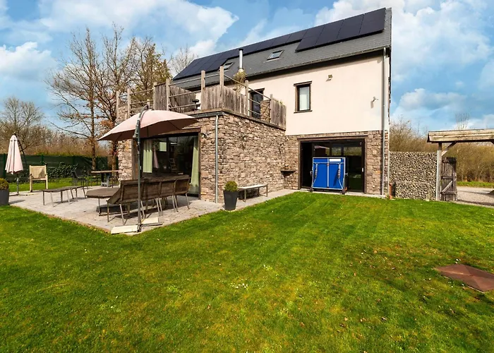 Holiday home Lush With Bubble Bath And Sauna Heure